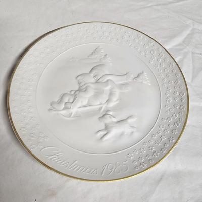 Gold Trimmed Avon + Bing & Grondahl Christmas Plates (BS2-JS)