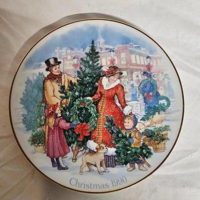 Gold Trimmed Avon + Bing & Grondahl Christmas Plates (BS2-JS)