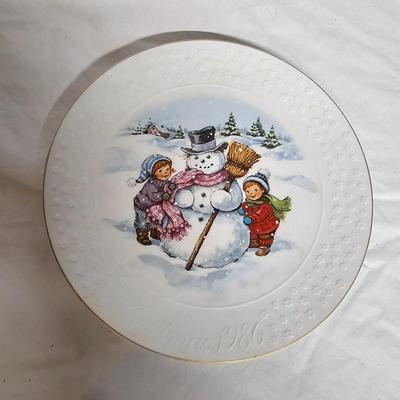 Gold Trimmed Avon + Bing & Grondahl Christmas Plates (BS2-JS)