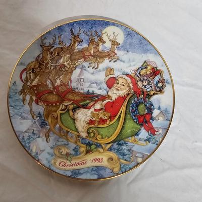 Gold Trimmed Avon + Bing & Grondahl Christmas Plates (BS2-JS)