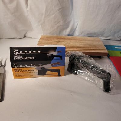Knives, Sharpener and Cutting Boards (K-CE)