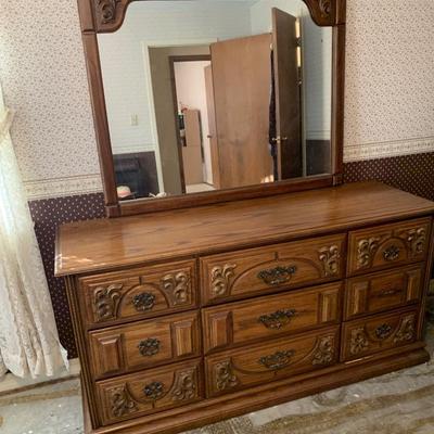 Bedroom suit