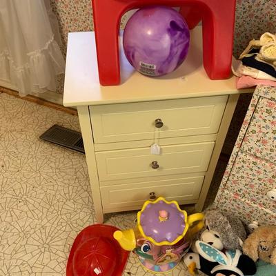 Dresser & toys