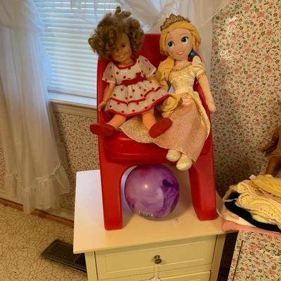 Dresser & toys