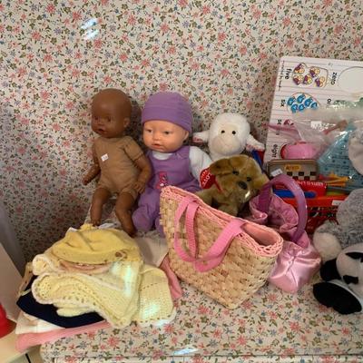 Dresser & toys