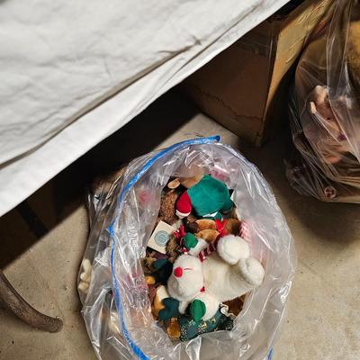 Who Let the Reindeer Out? (BS2-JS)