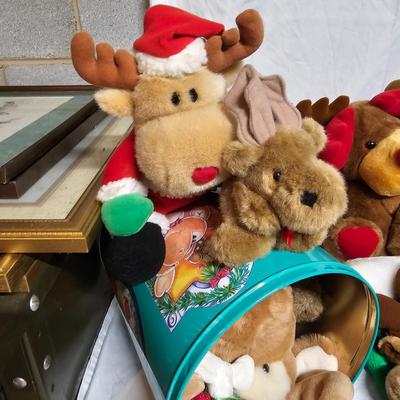 Who Let the Reindeer Out? (BS2-JS)