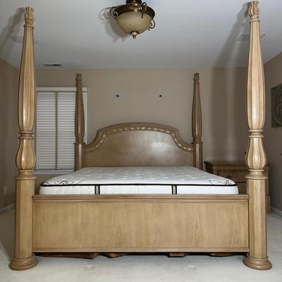 LOT 21MB: Bernhardt Pulaski Blonde Oak Ten Drawer Dresser, 4 Drawer Dresser, And 4 Post King Size Bed Frame Set
