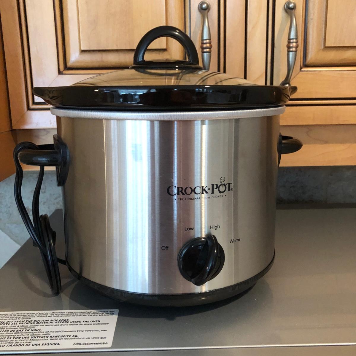 LOT 85K LG Easy Clean Microwave Model LCRT1513ST/00, Crock Pot Model
