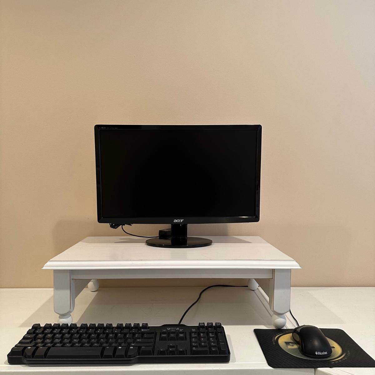 LOT 104O Acer computer Monitor w/ Stand, Dell Keyboard And Mouse