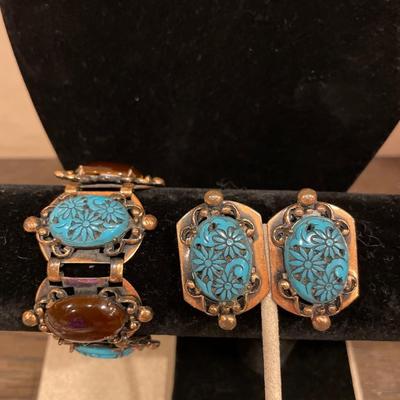 Fun vintage copper color bracelet and clip on earrings