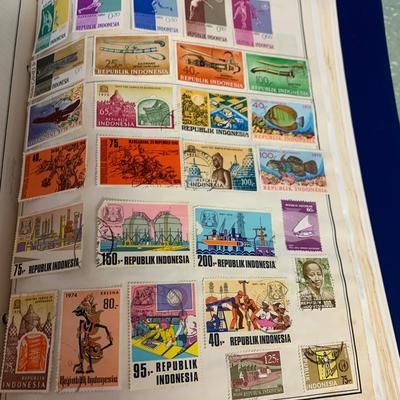 Statesman Deluxe Stamp Collection