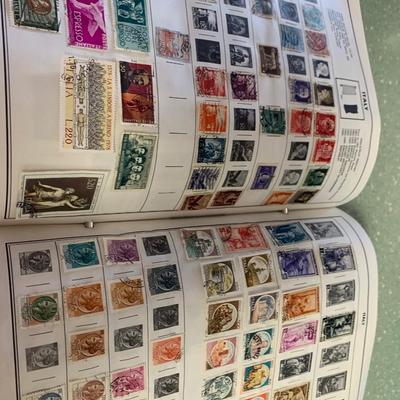 Statesman Deluxe Stamp Collection