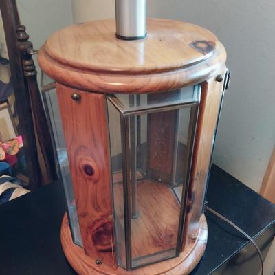 2 TIER SIDE TABLE AND 2 MATCHING WOOD BASE TABLE LAMPS