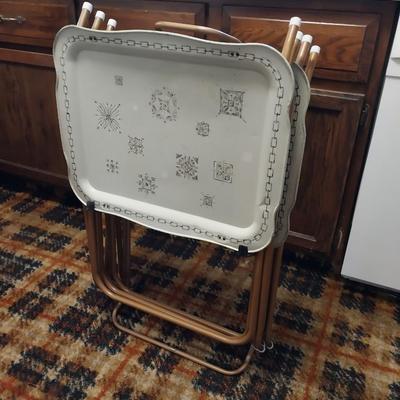 Metal tv 2024 trays with stand