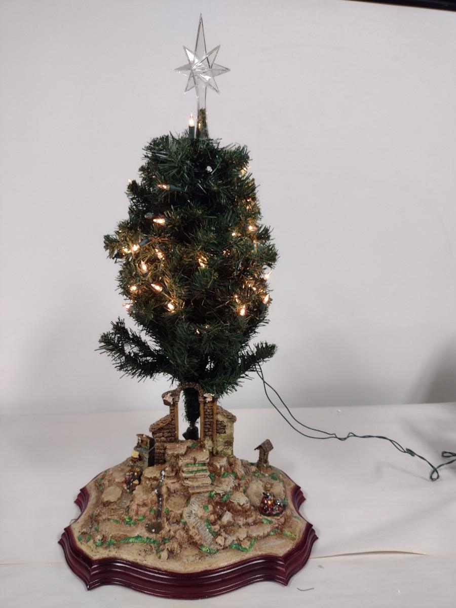 Hawthorne Village Musical 'Nativity Tree' Plays 'Silent Night