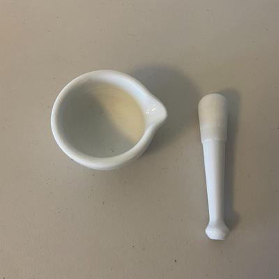 White Manual Spice Grinder - Mortar and Pestle