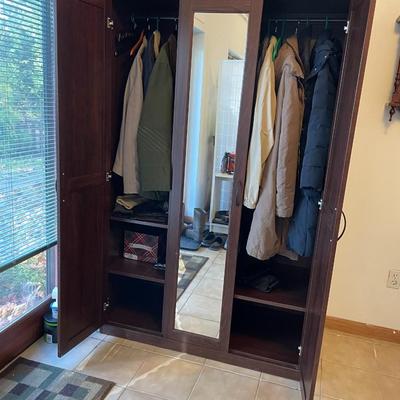 Wardrobe / Armoire