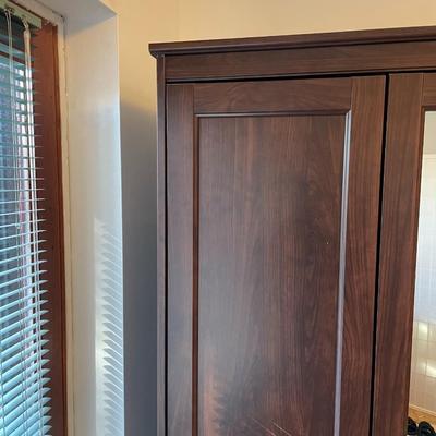 Wardrobe / Armoire