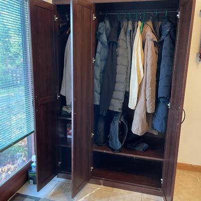 Wardrobe / Armoire