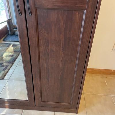 Wardrobe / Armoire