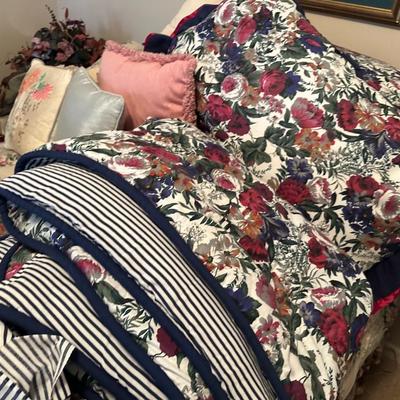 Vintage King Bed Set in Floral pattern