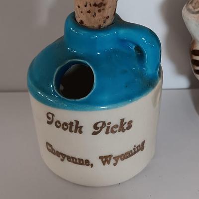 Vintage pig salt & pepper - Estes Park Salt & pepper shakers an owl shaker with small souvenir crock