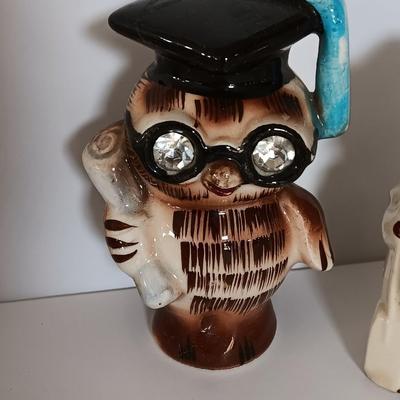 Vintage pig salt & pepper - Estes Park Salt & pepper shakers an owl shaker with small souvenir crock