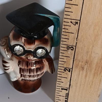 Vintage pig salt & pepper - Estes Park Salt & pepper shakers an owl shaker with small souvenir crock