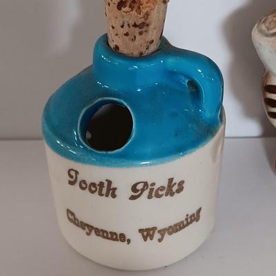 Vintage pig salt & pepper - Estes Park Salt & pepper shakers an owl shaker with small souvenir crock
