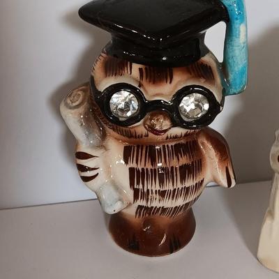 Vintage pig salt & pepper - Estes Park Salt & pepper shakers an owl shaker with small souvenir crock