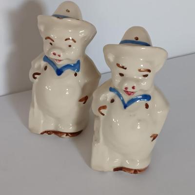 Vintage pig salt & pepper - Estes Park Salt & pepper shakers an owl shaker with small souvenir crock
