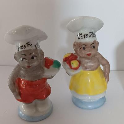 Vintage pig salt & pepper - Estes Park Salt & pepper shakers an owl shaker with small souvenir crock