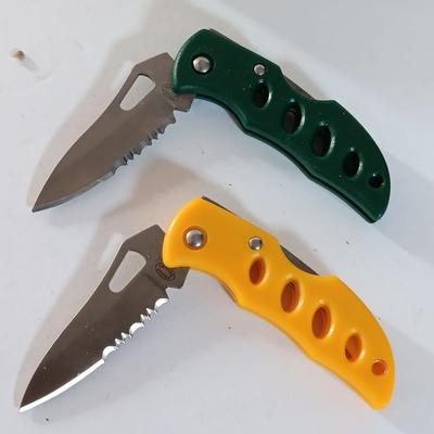 Bullfrog Tactical II Knife and two smaller Frost cutlery pocketknives NIB