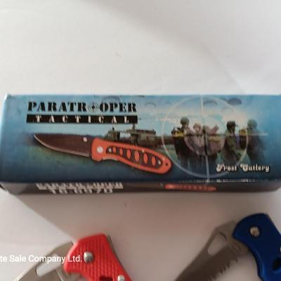 Paratrooper Tactical knife with two smaller Frost Cutlery pocketknives NIB