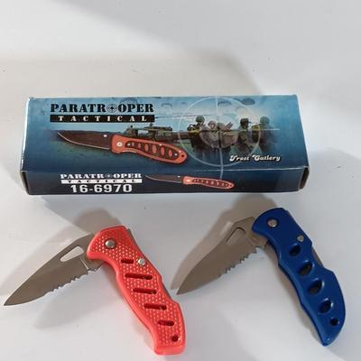 Paratrooper Tactical knife with two smaller Frost Cutlery pocketknives NIB