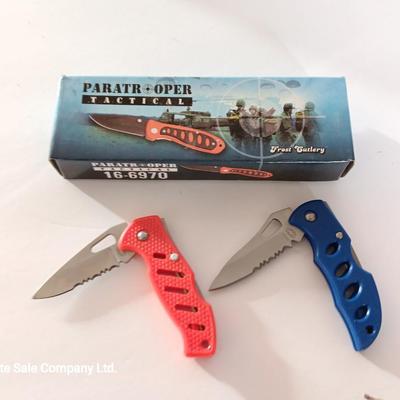 Paratrooper Tactical knife with two smaller Frost Cutlery pocketknives NIB
