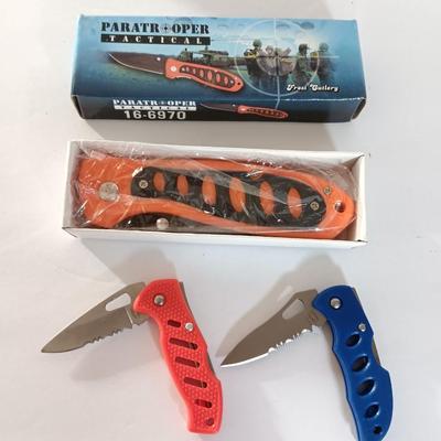Paratrooper Tactical knife with two smaller Frost Cutlery pocketknives NIB