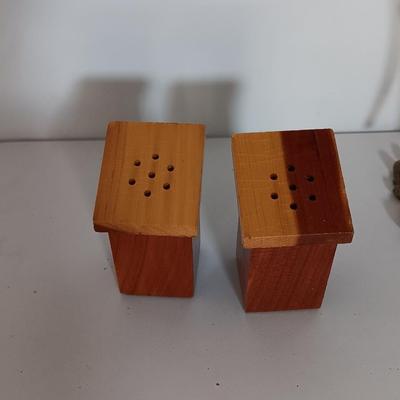 Ma & Pa outhouse salt & pepper shakers with tin art water pump planter