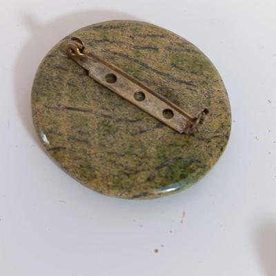 Beautiful raw Stone pennants with chains and stone earrings