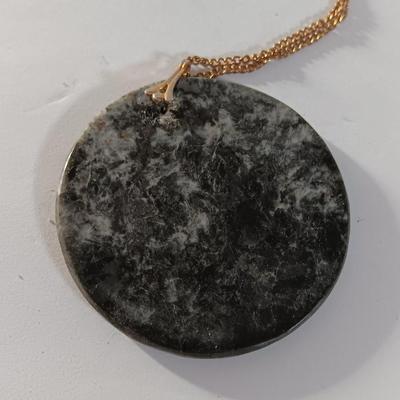 Beautiful raw Stone pennants with chains and stone earrings