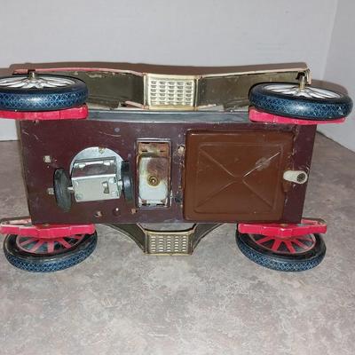 VINTAGE BATTERY OPERATED 1901 CAR