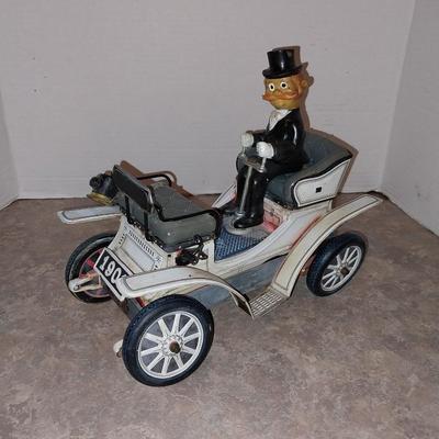 VINTAGE BATTERY OPERATED 1901 CAR