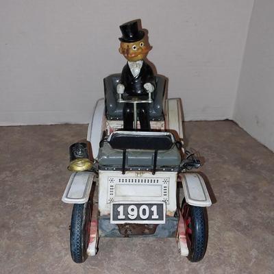 VINTAGE BATTERY OPERATED 1901 CAR
