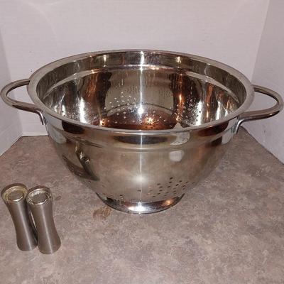 LARGE STAINLESS-STEEL COLANDER AND SALT & PEPPER SHAKERS