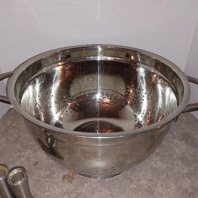 LARGE STAINLESS-STEEL COLANDER AND SALT & PEPPER SHAKERS