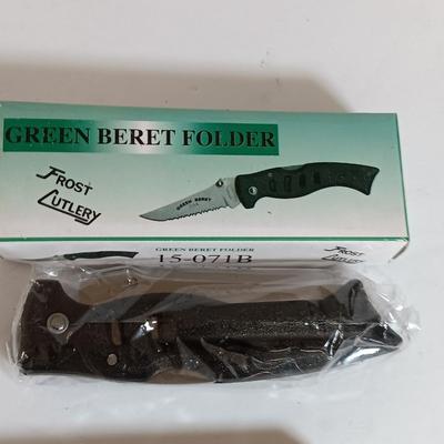 Two brand new pocketknives - green Beret folder and Texas Bandit