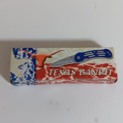 Two brand new pocketknives - green Beret folder and Texas Bandit