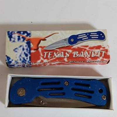 Two brand new pocketknives - green Beret folder and Texas Bandit