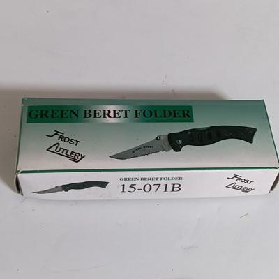 Two brand new pocketknives - green Beret folder and Texas Bandit